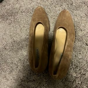 Suede camel pumps